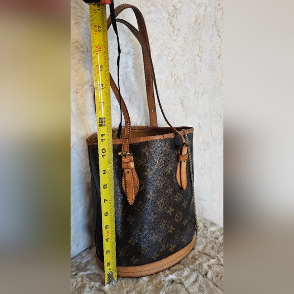 Louis Vuitton Monogram Petit Bucket Bag. - Picture 2 of 16